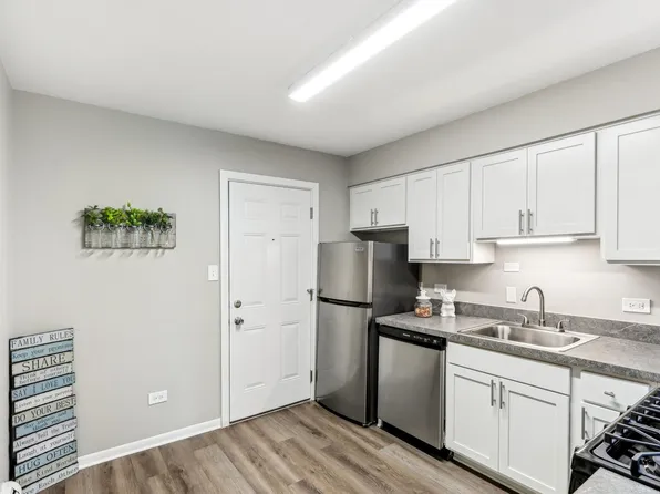 Courtyards On The Park, 10020 Holly Ln APT Gn, Des Plaines, IL 60016