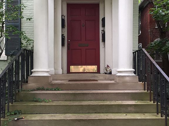 3rd image of 922 W Berry St