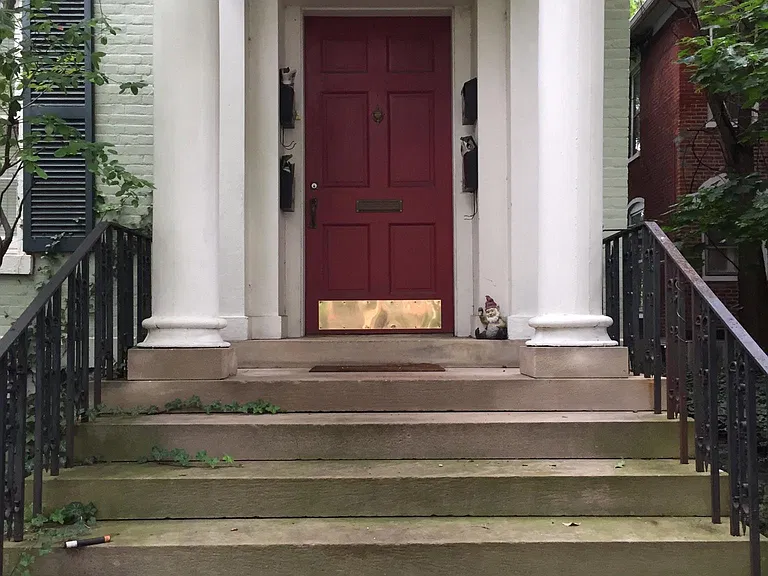 922 W Berry St — Photo 3
