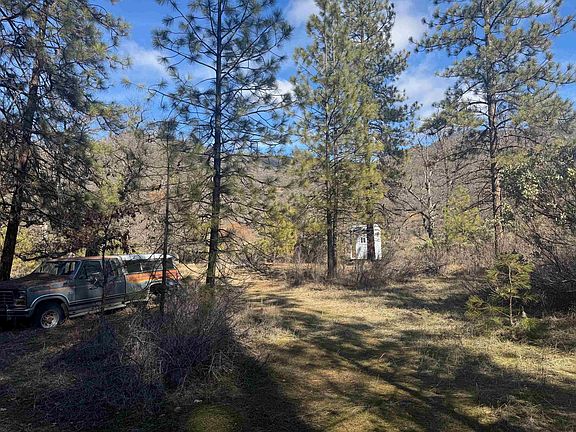 5th image of 7 Miles Out Klamath River Rd