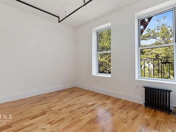 4th image of 975 Washington Ave #3C