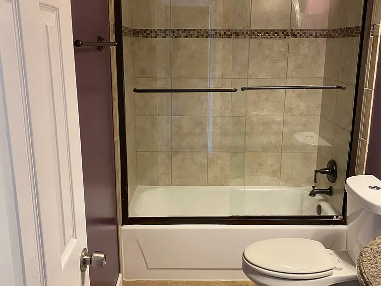 Full bathroom #1