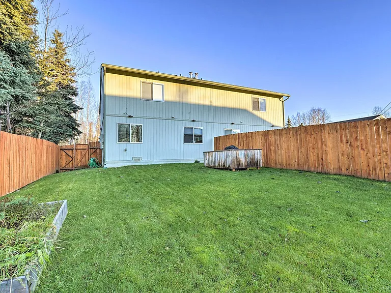 2432 Glacier St — Photo 28