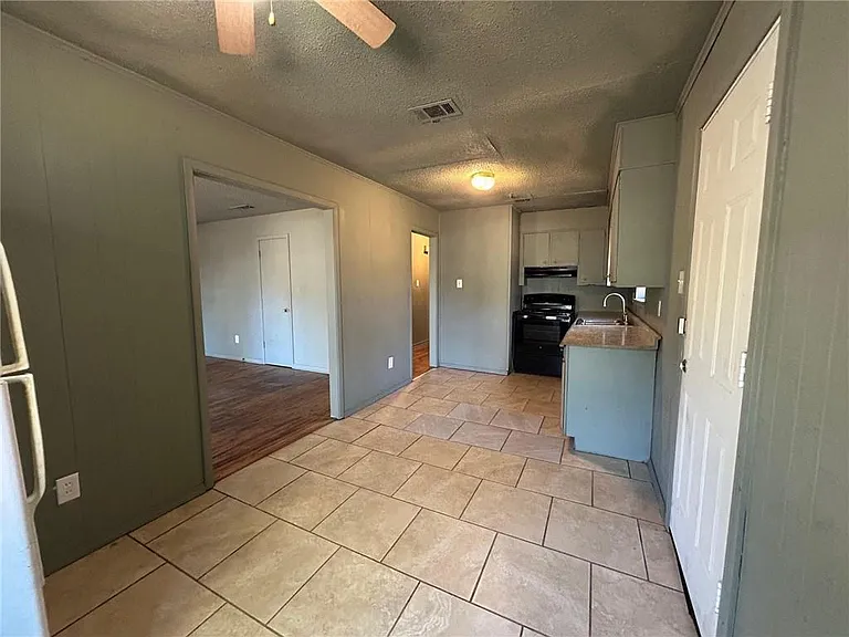 3427 Stovall St — Photo 7