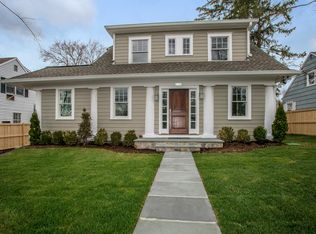 2172 Boston Post Rd, Larchmont, NY 10538