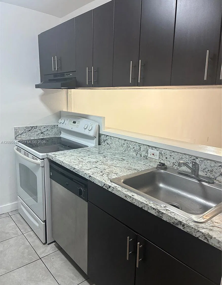10801 SW 109th Ct — Photo 4