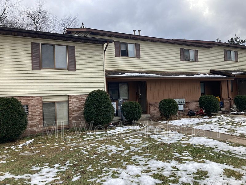 1st image of 6081 In The Pines Dr SE