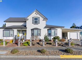 1613 1st St, Florence, OR 97439