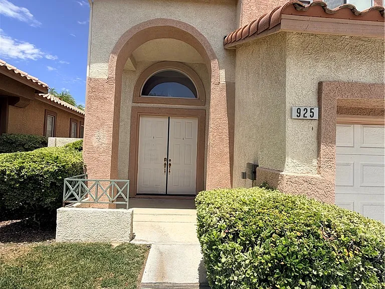 925 Lexington Cross Dr — Photo 2