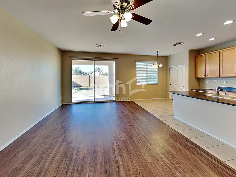 7227 W Darrow St — Photo 5