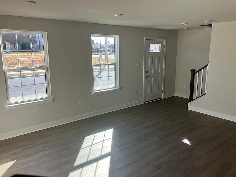 343 E Cochran St — Photo 6