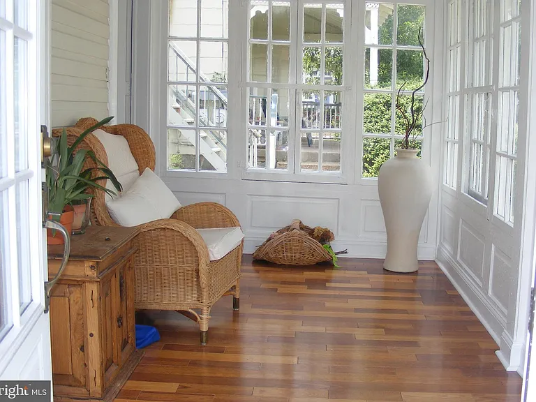 316 Locust Ave — Photo 2