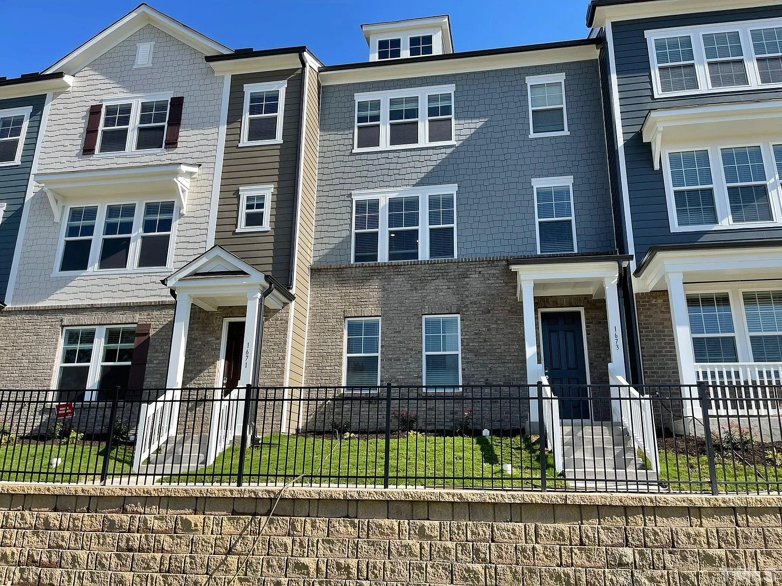 4 bed, 3.5 bath, 2450 sqft, $2,495 — Photo 1