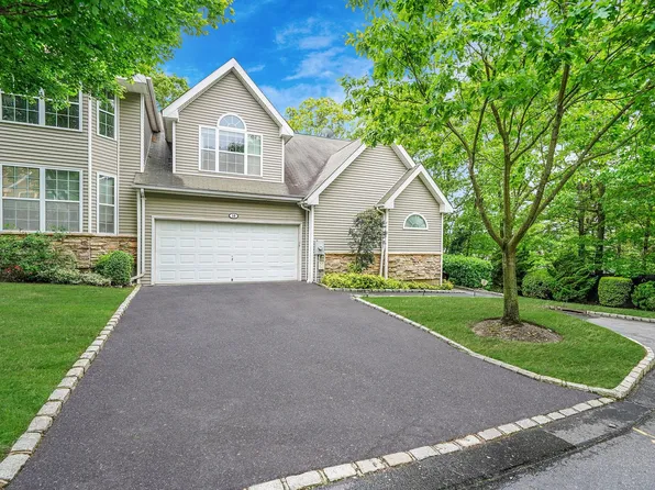 15 Arielle Court, Hauppauge, NY 11749