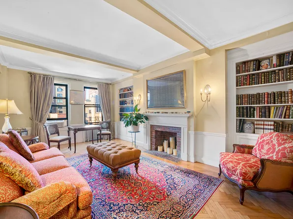 1435 Lexington Avenue image 1 of 11