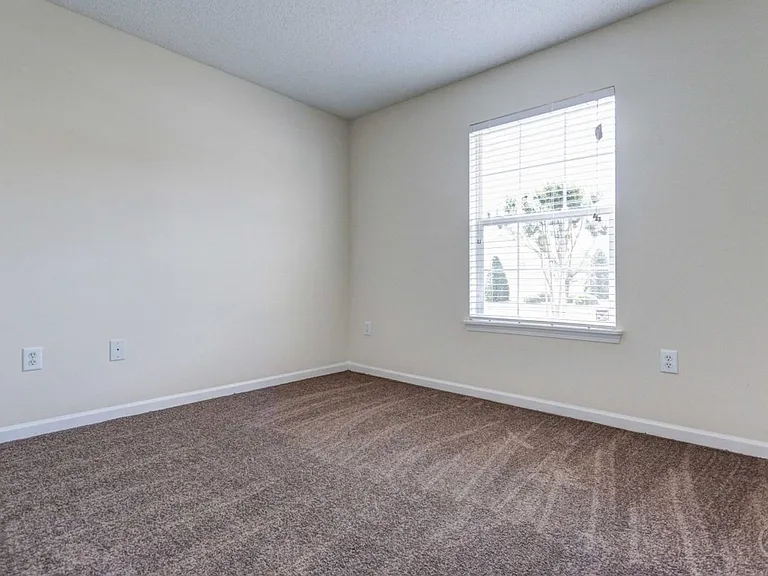 Britt Lake Apartments — Photo 25