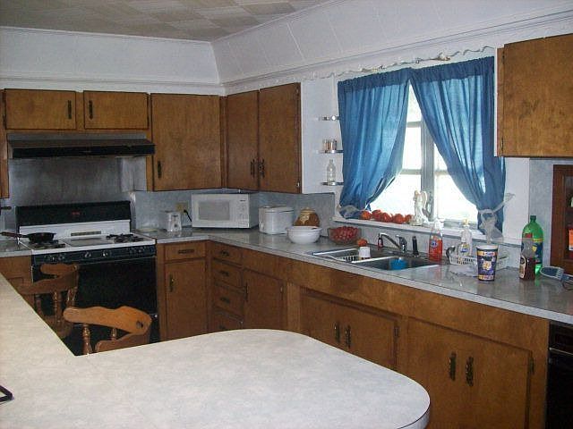 2nd image of 162 W 45th St