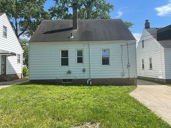 3rd image of 18301 Knoll Dr