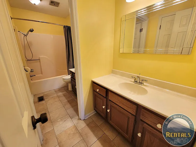 1254 Camelot Ct NE — Photo 17