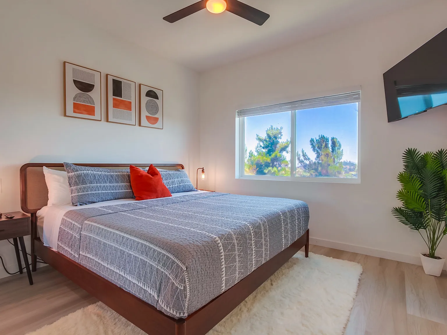 2 bed, 850 sqft, $5,000 — Photo 2