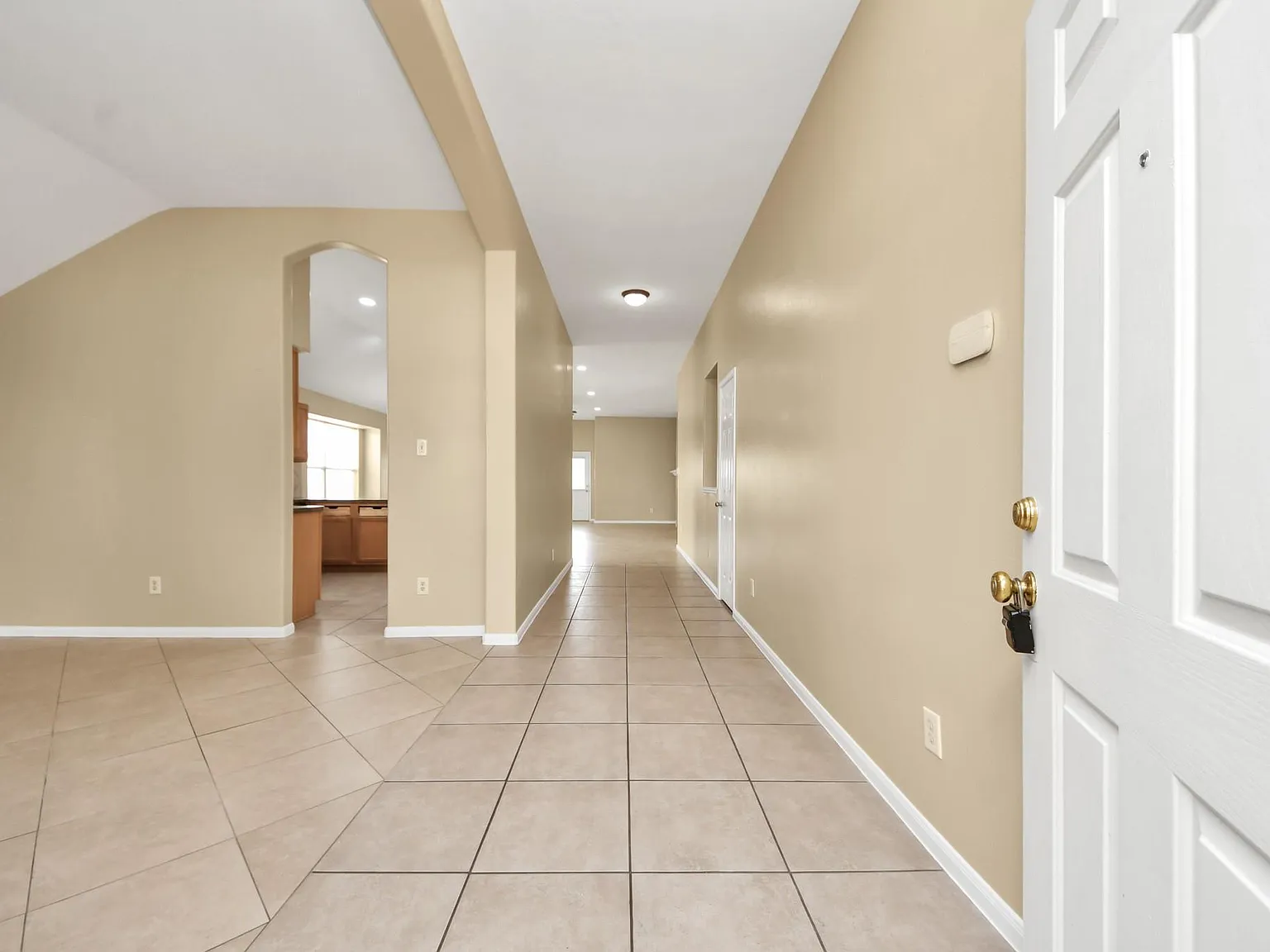 3 bed, 2.0 bath, 2110 sqft, $1,995 — Photo 4