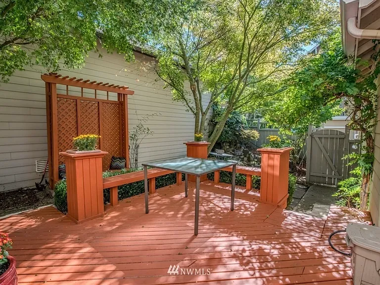 1938 NE Killian Ln — Photo 30