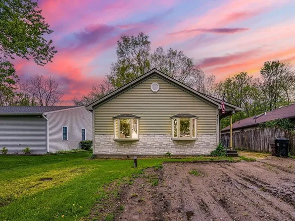 2890 Central Blvd, Milford, MI 48380