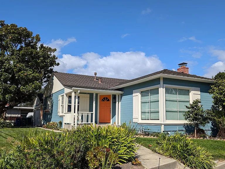 203 Seaview Ave — Photo 1