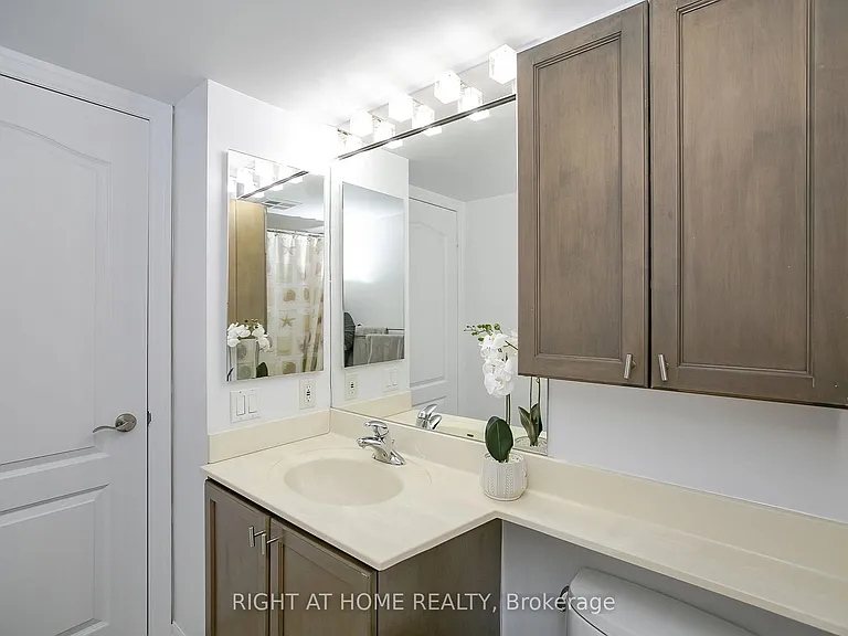 2119 Lake Shore Blvd W #217 — Photo 32