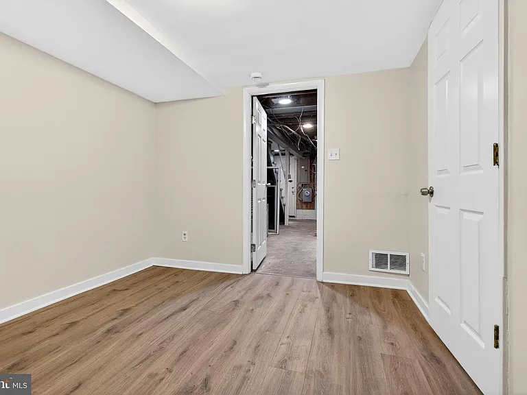 7860 Saint Claire Ln — Photo 26