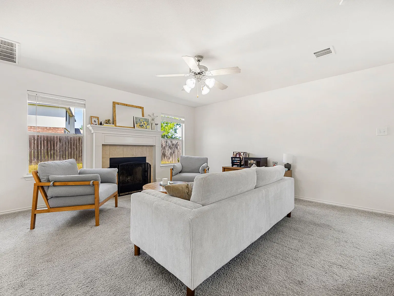 3 bed, 2.5 bath, 2086 sqft, $2,250 — Photo 4