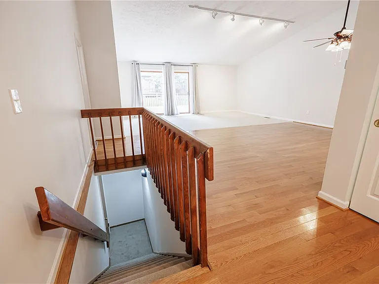 30 Cambridge Ct — Photo 17