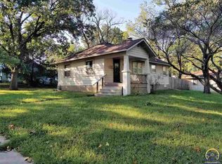 2300 SW Hazelton Ct, Topeka, KS 66606