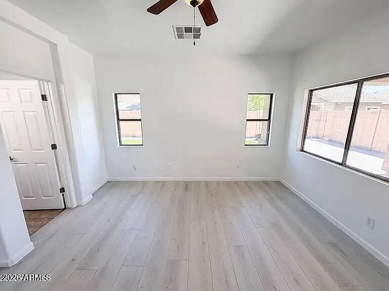 934 E Overlin Dr — Photo 6