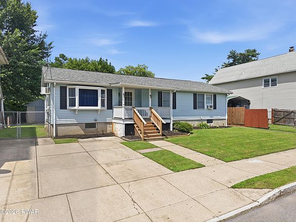 4th image of 202 Bowman St