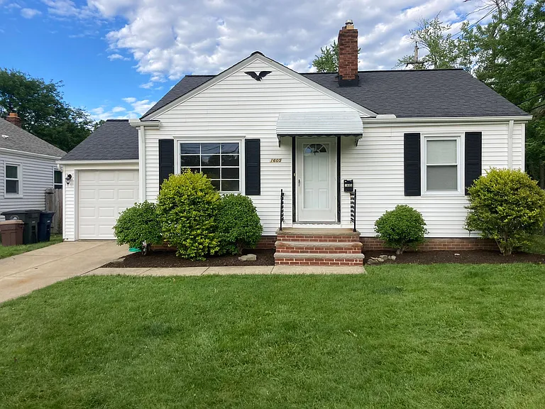 1605 Richmond Rd — Photo 1