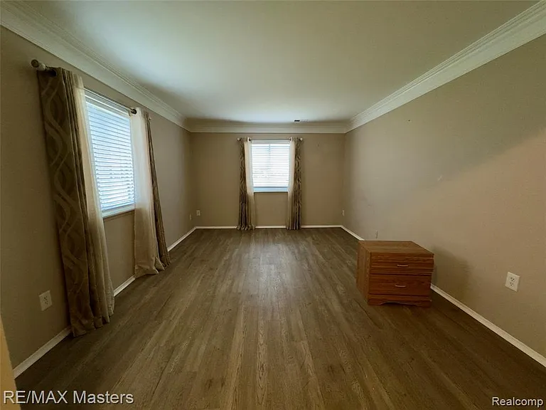 20037 Village Green Ct — Photo 4