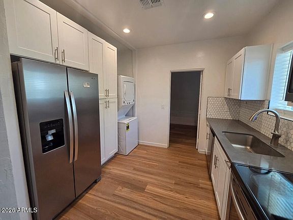 3rd image of 1522 W POLK Street