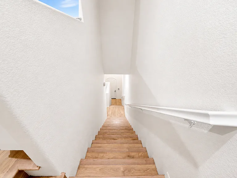 312 Bishop Dr — Photo 22