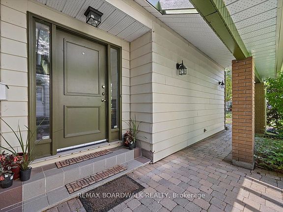 2nd image of 13 Pommel Cres