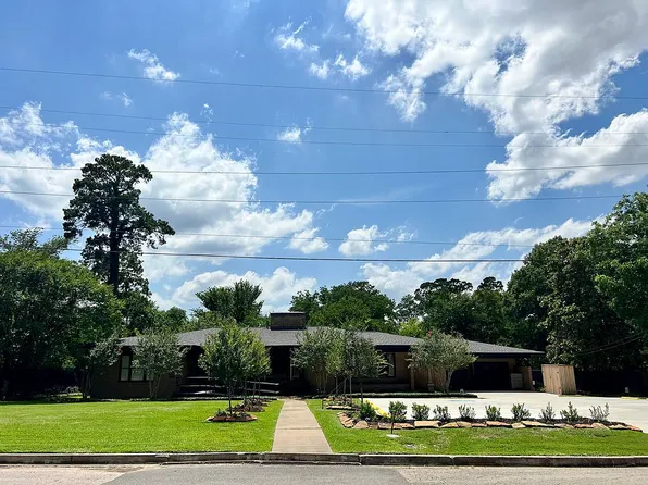 1403 N Thompson St, Conroe, TX 77301