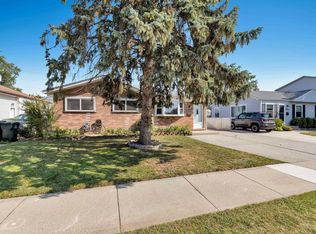 22929 E Thirteen Mile Rd, Saint Clair Shores, MI 48082