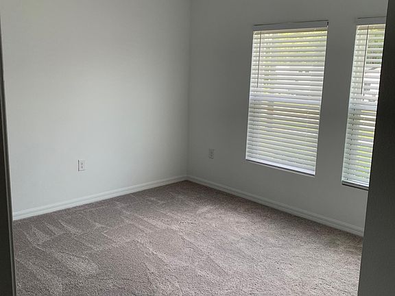 4th image of 13523 Linden Dr