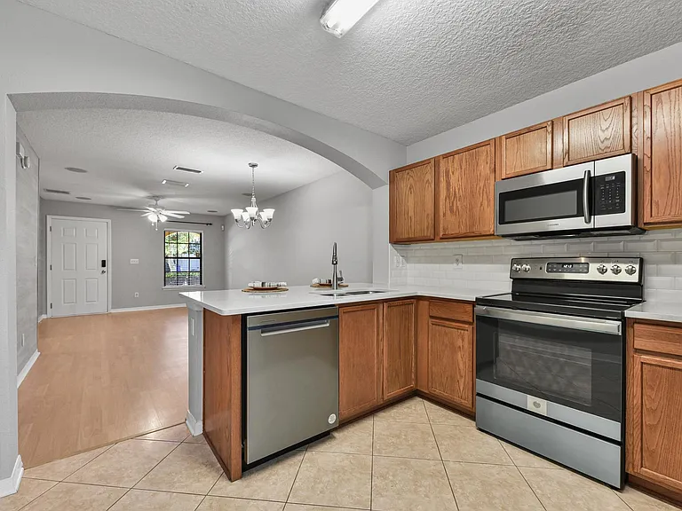 632 Briar Way Ln — Photo 3