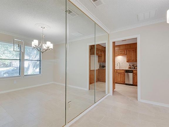 3rd image of 1912 Royalwood Dr