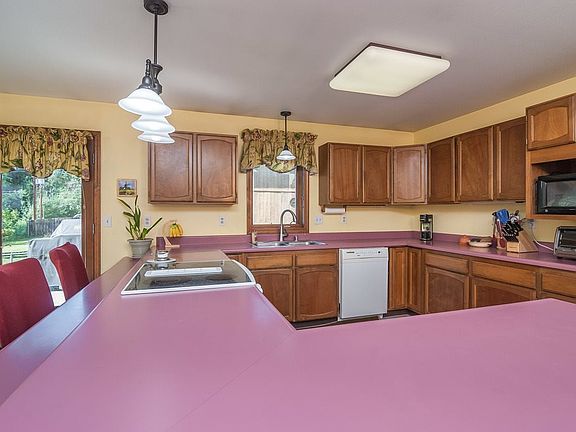 3rd image of 409 Shannon Dr