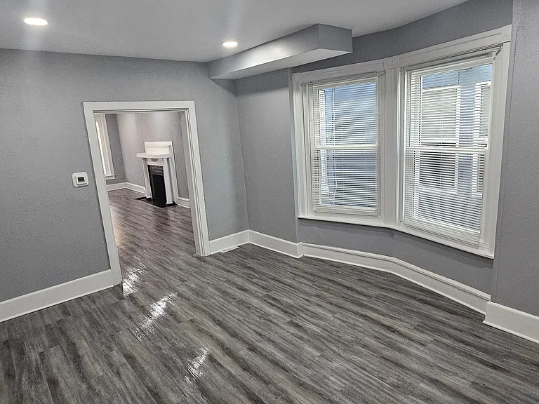 244 W Douglass St — Photo 4