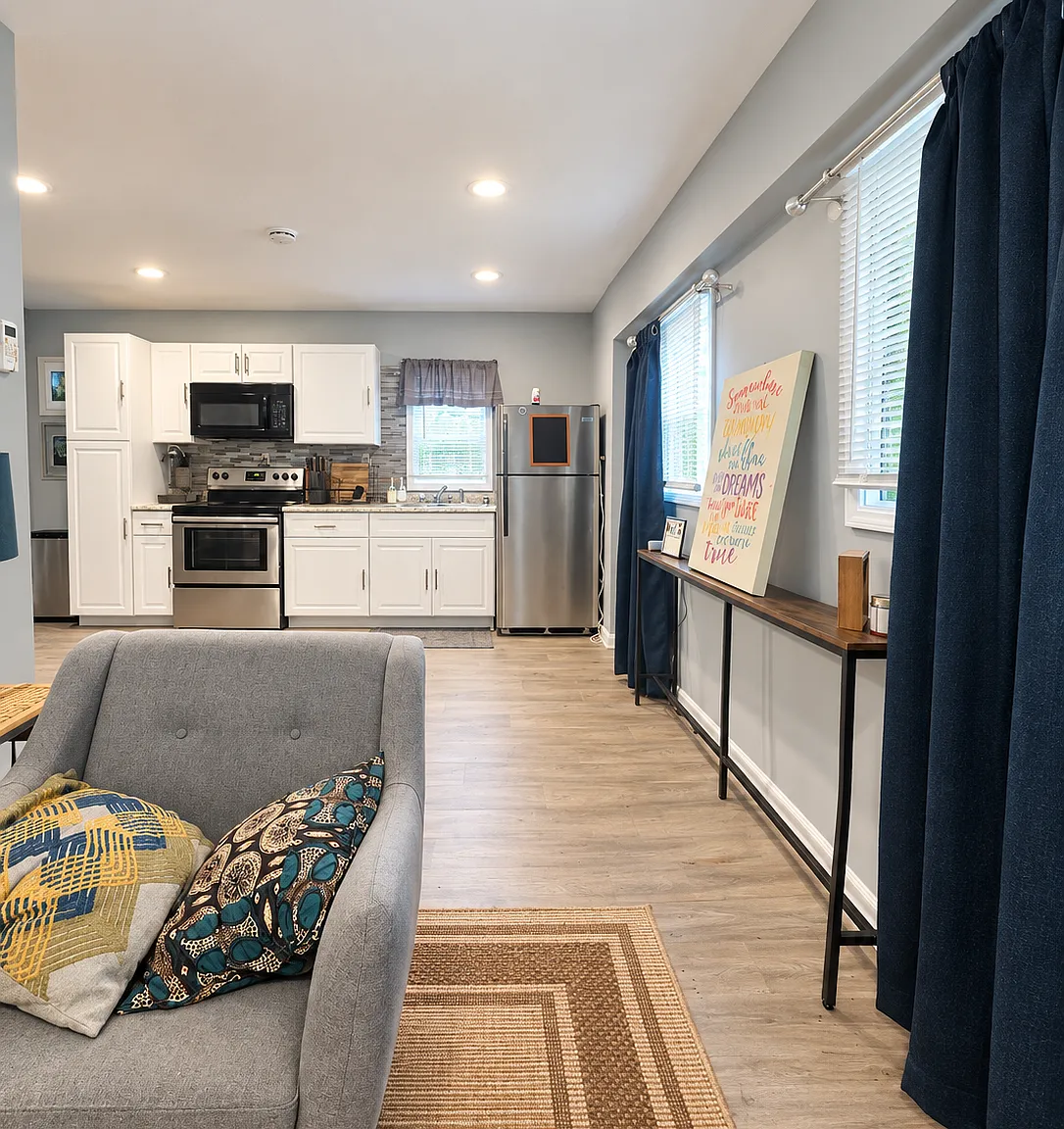 2701 Hood Avenue Northwest, Unit B — Photo 2