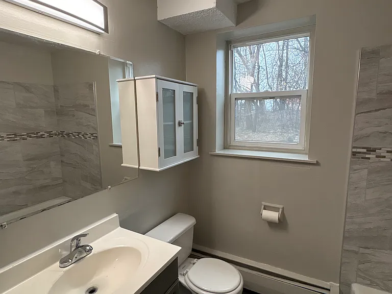 322 Dean Ave E — Photo 4