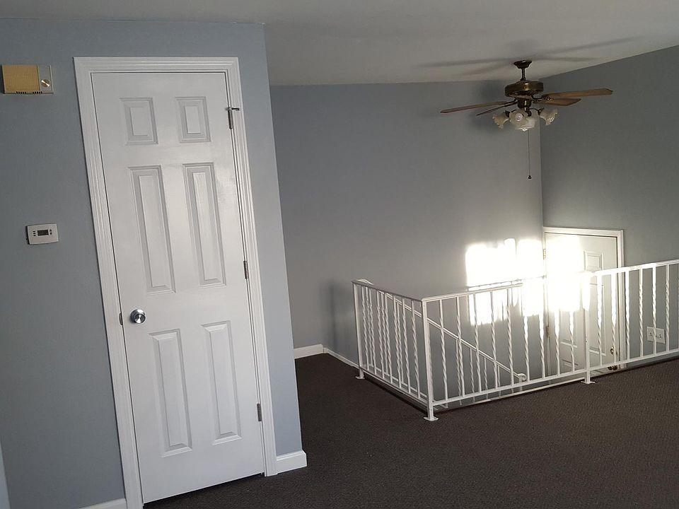 2nd image of 209 Briarbrook Dr APT B